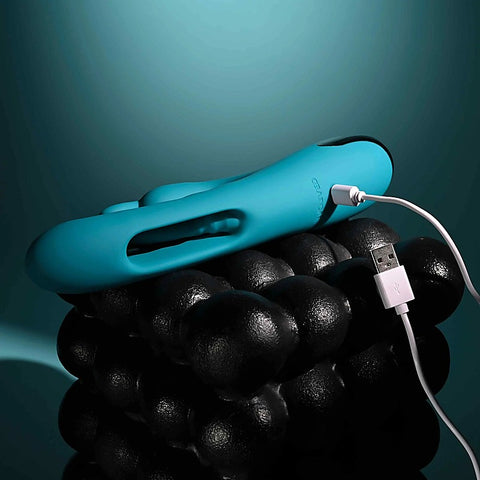 BUNNY TAPPER Rabbit Vibrator with Flicking Shaft by Evolved