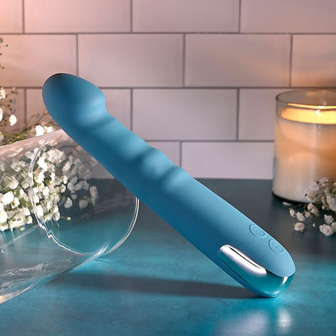 QUEEN OF ALL TRADES Thrusting Dildo Vibrator by Evolved