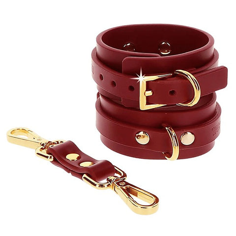 Taboom D-Ring Collar and Wrist Cuffs by Scala